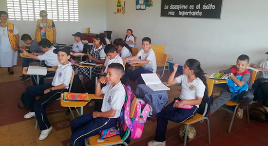 Leones colombianos trabajan por la educación de niños y jóvenes